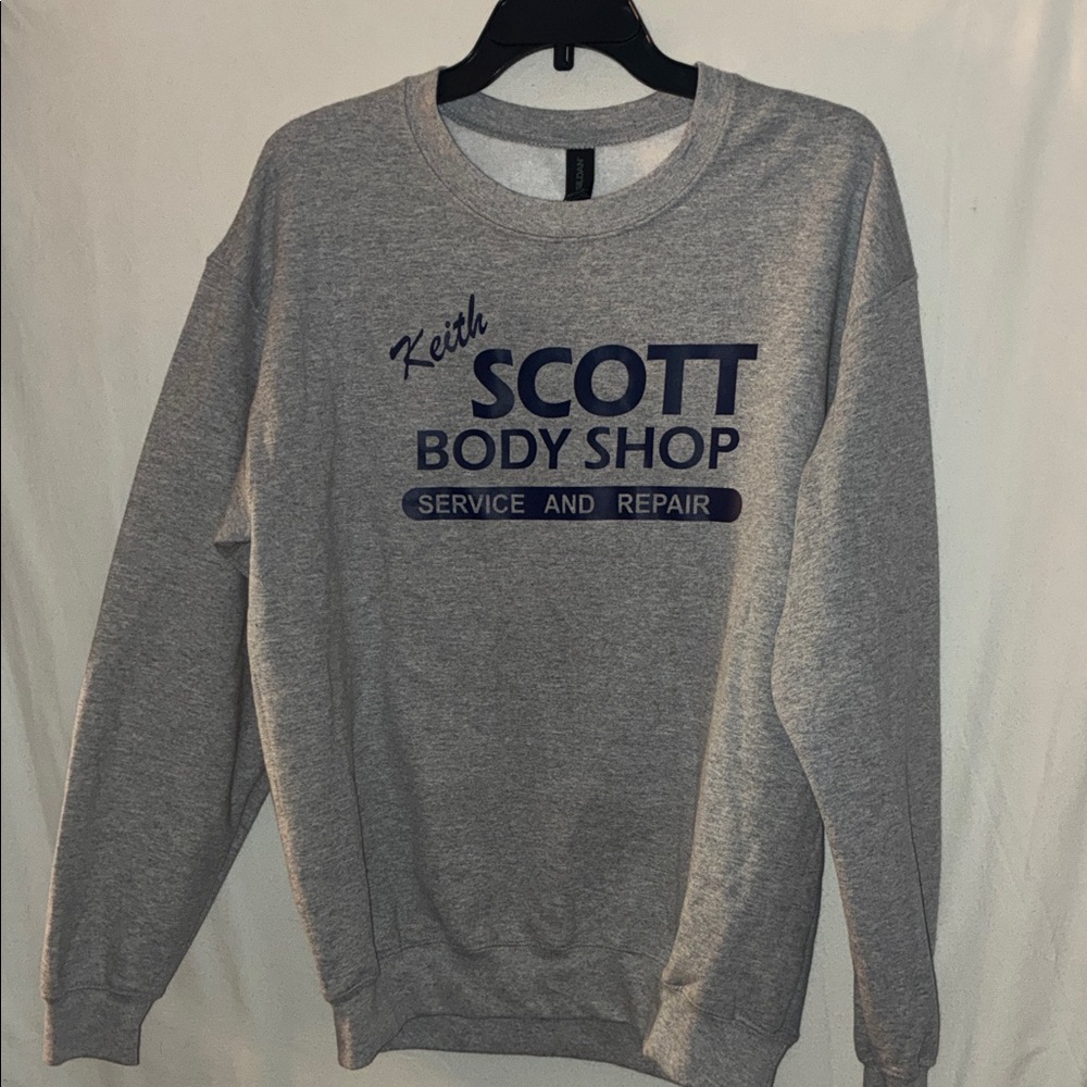 ONE TREE HILL FANS. NWOT KEITH SCOTT BODY SHOP SWEATSHIRT